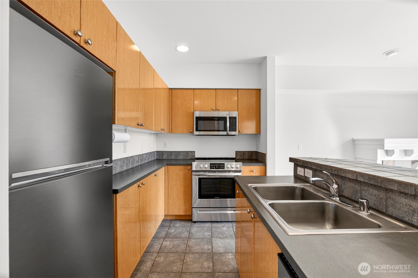 18 Dravus Street #407, Seattle, WA 98109