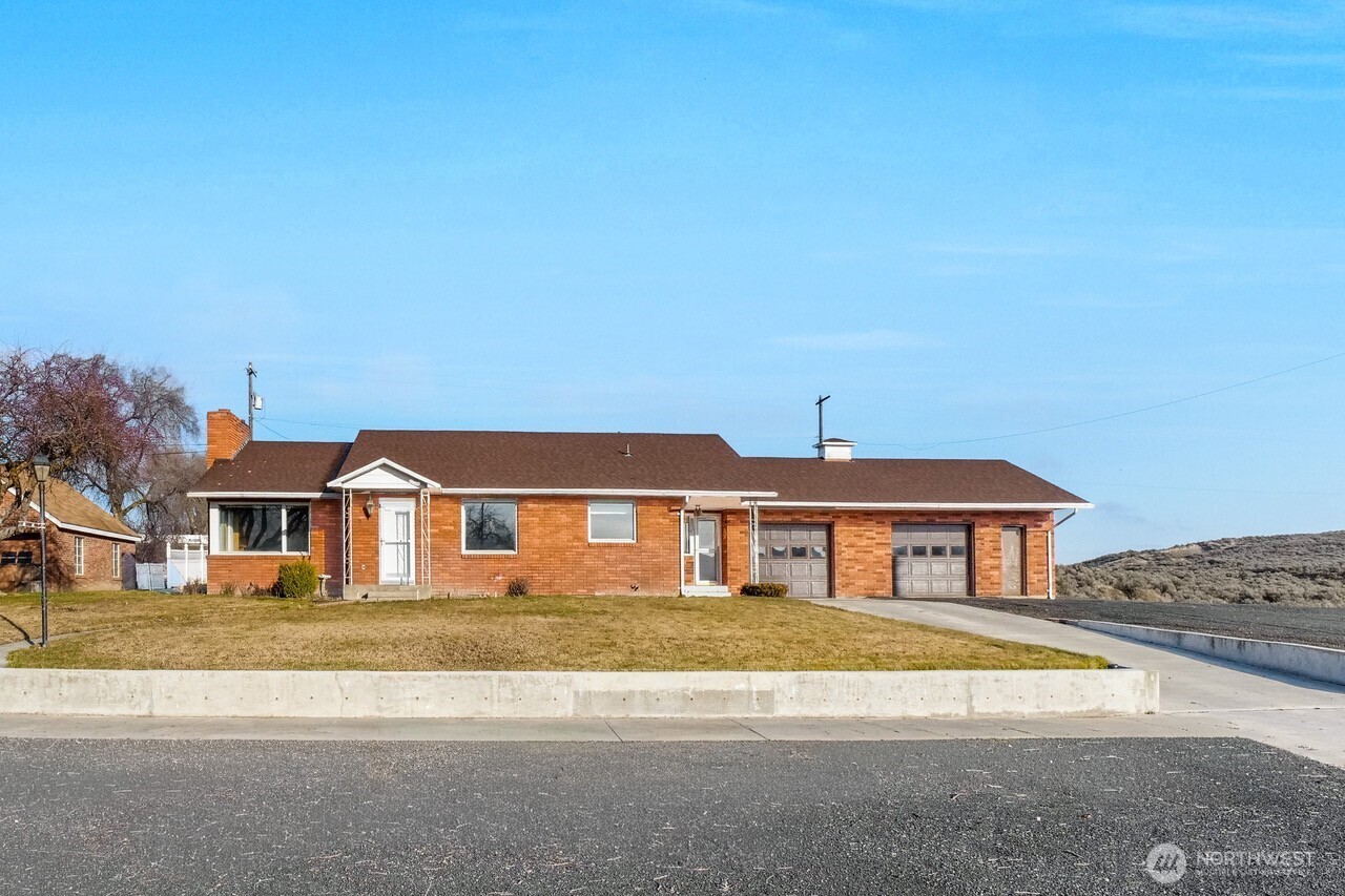 319 E 3rd Street , Lind, WA 99341