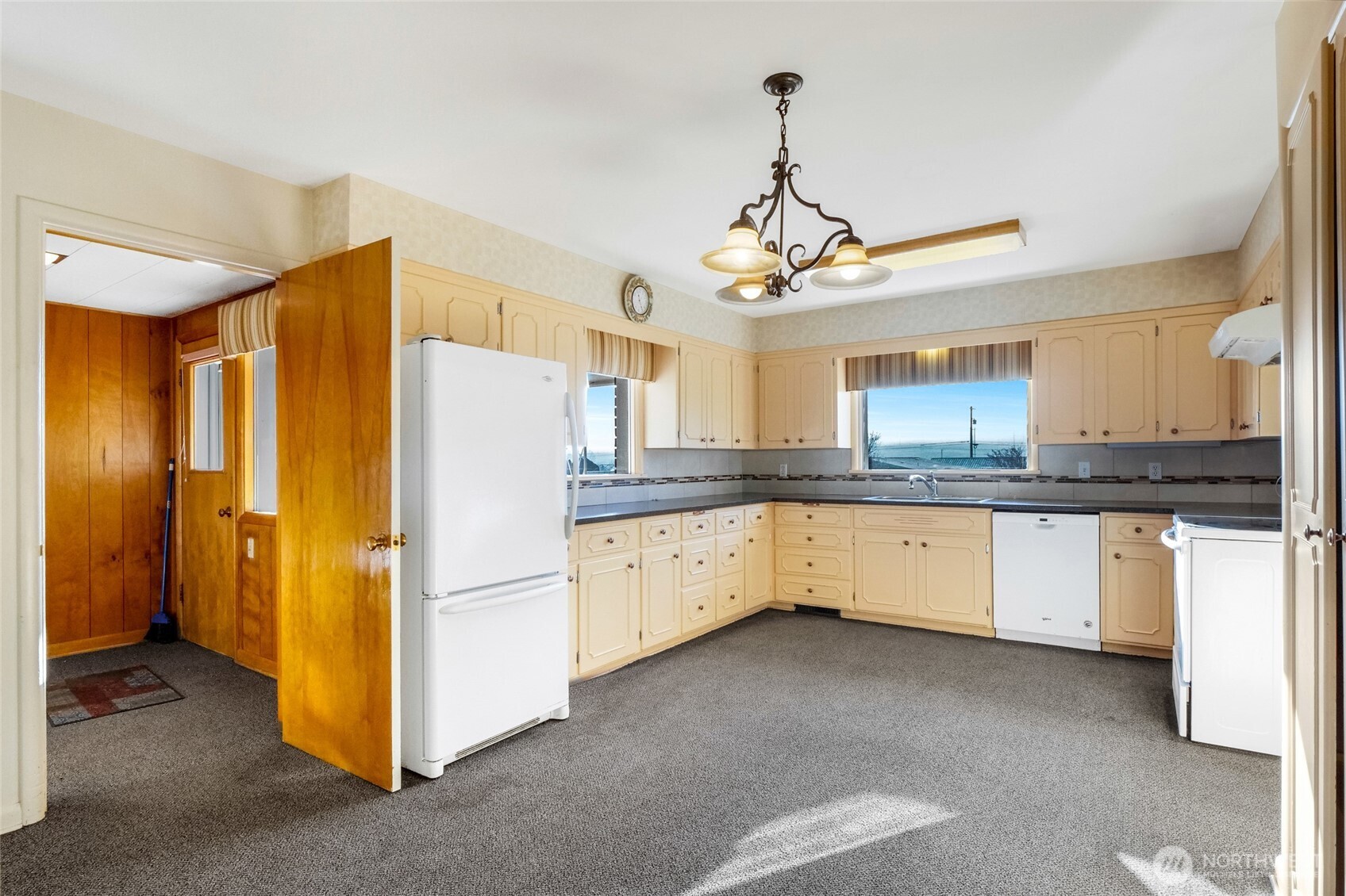 319 E 3rd Street , Lind, WA 99341