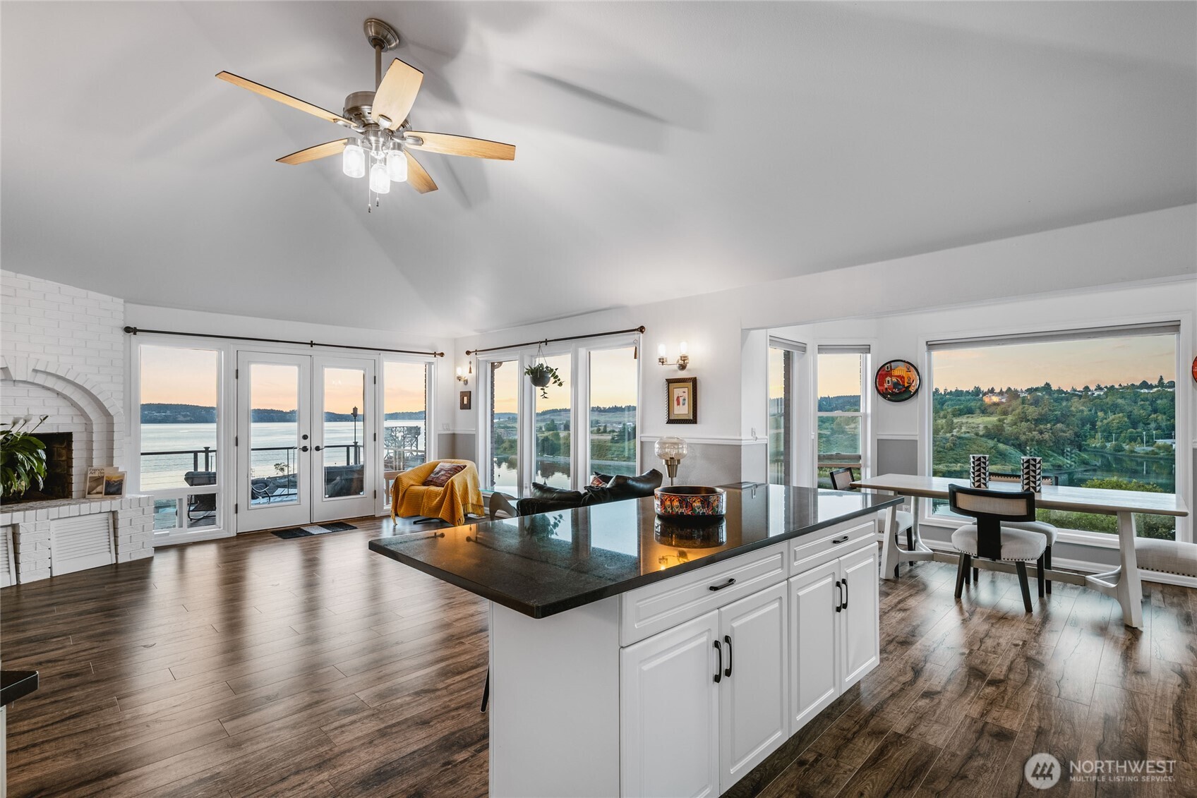 2781 Chambers Point Court , Steilacoom, WA 98388