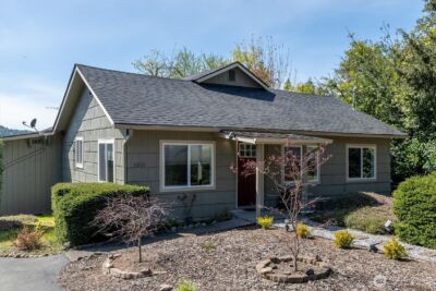 3805 Pacific Way , Longview, WA 98632