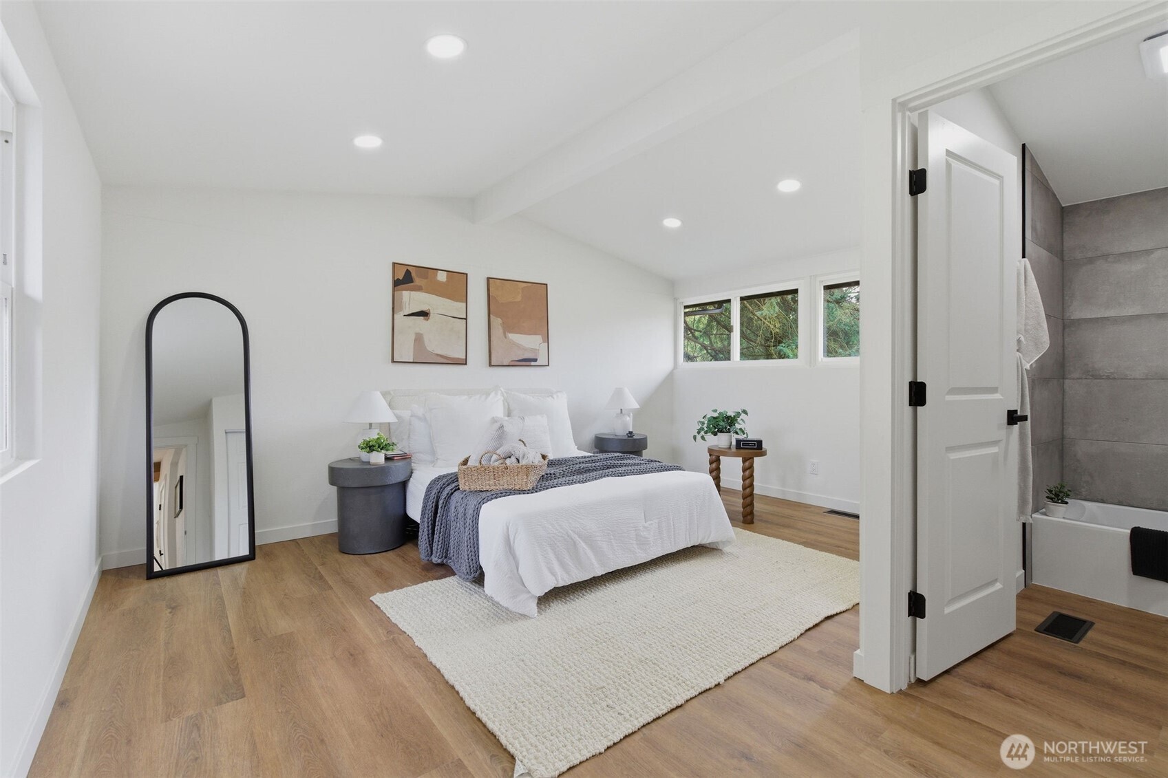 8102 Oakridge Drive SW, Lakewood, WA 98498-5962