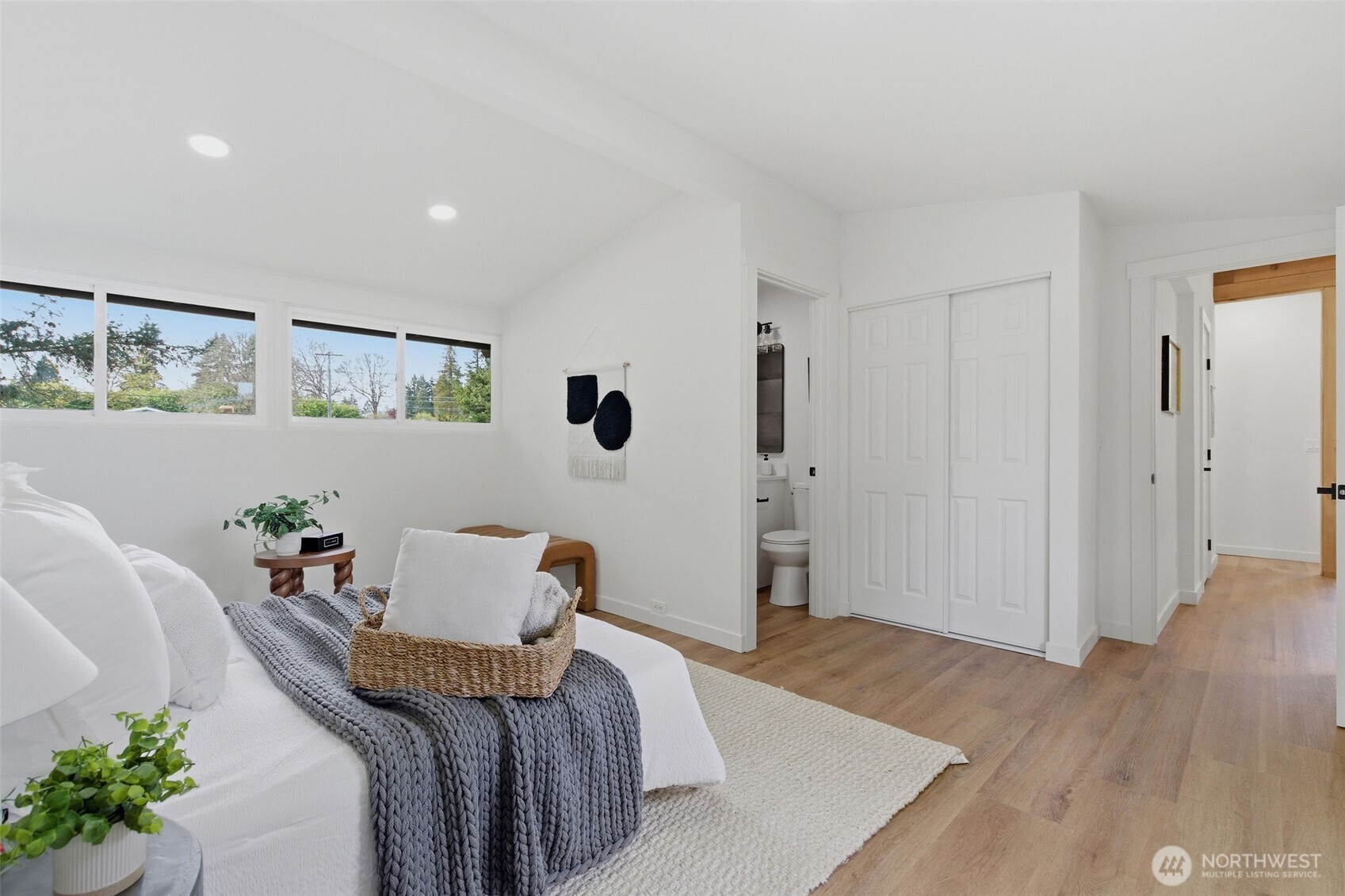 8102 Oakridge Drive SW, Lakewood, WA 98498-5962