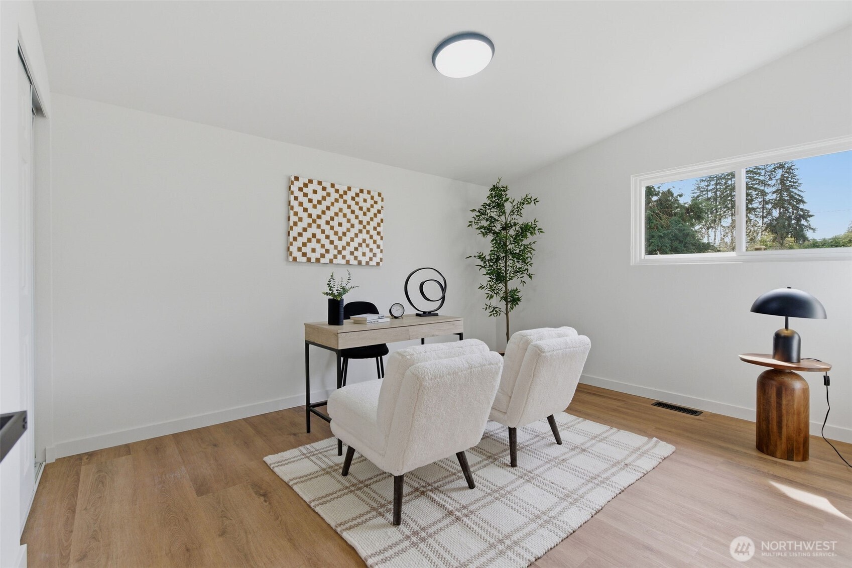 8102 Oakridge Drive SW, Lakewood, WA 98498-5962