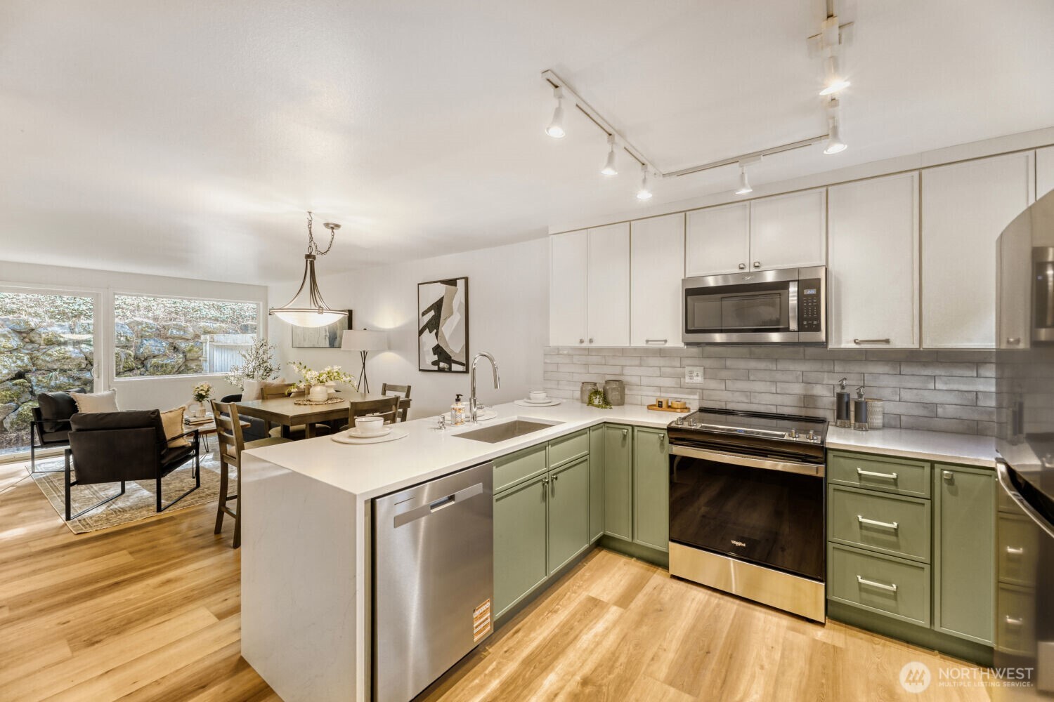 22906 Edmonds Way #10, Edmonds, WA 98020