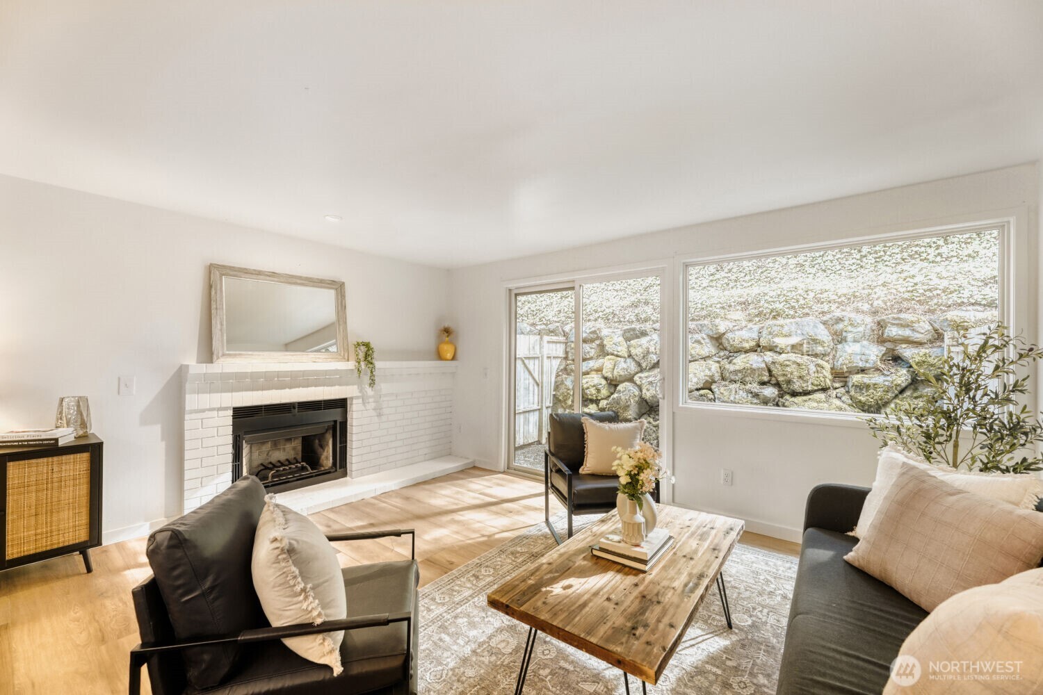 22906 Edmonds Way #10, Edmonds, WA 98020