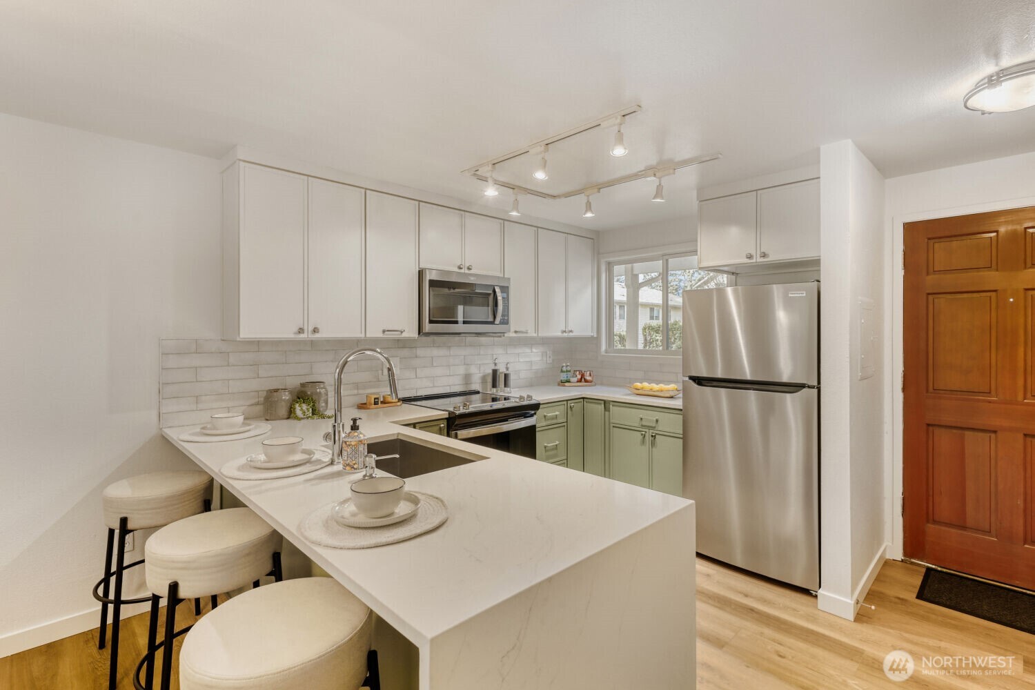 22906 Edmonds Way #10, Edmonds, WA 98020