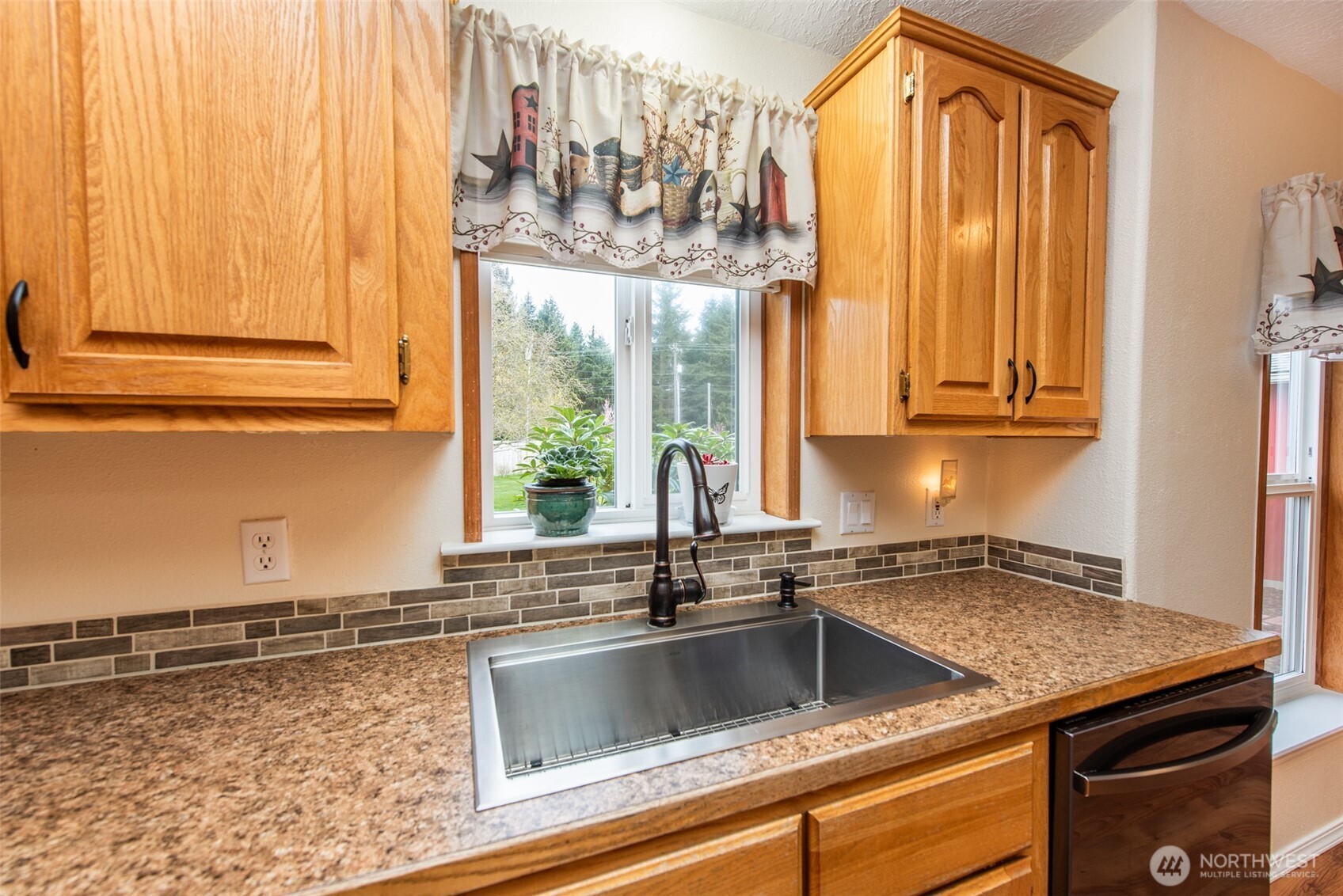 571 Lewis Road , Port Angeles, WA 98362