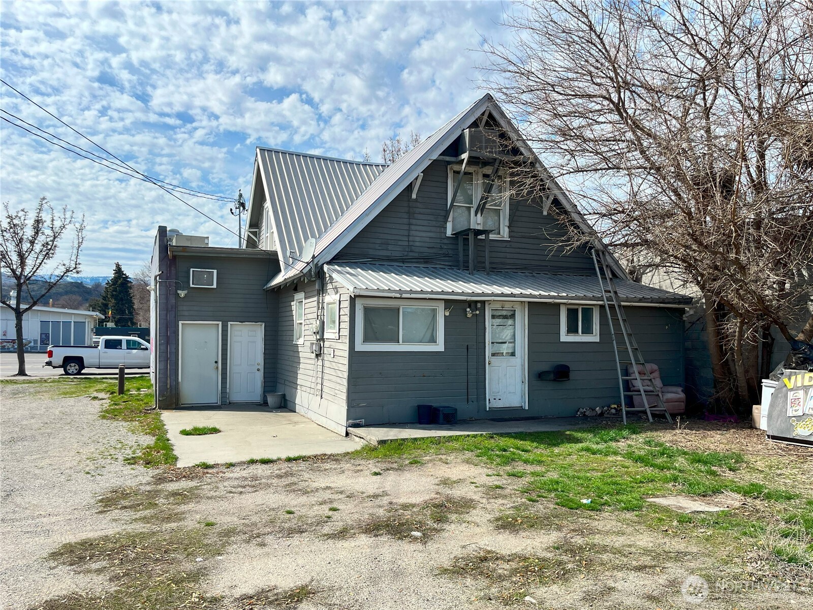 19 Main Street S, Omak, WA 98841
