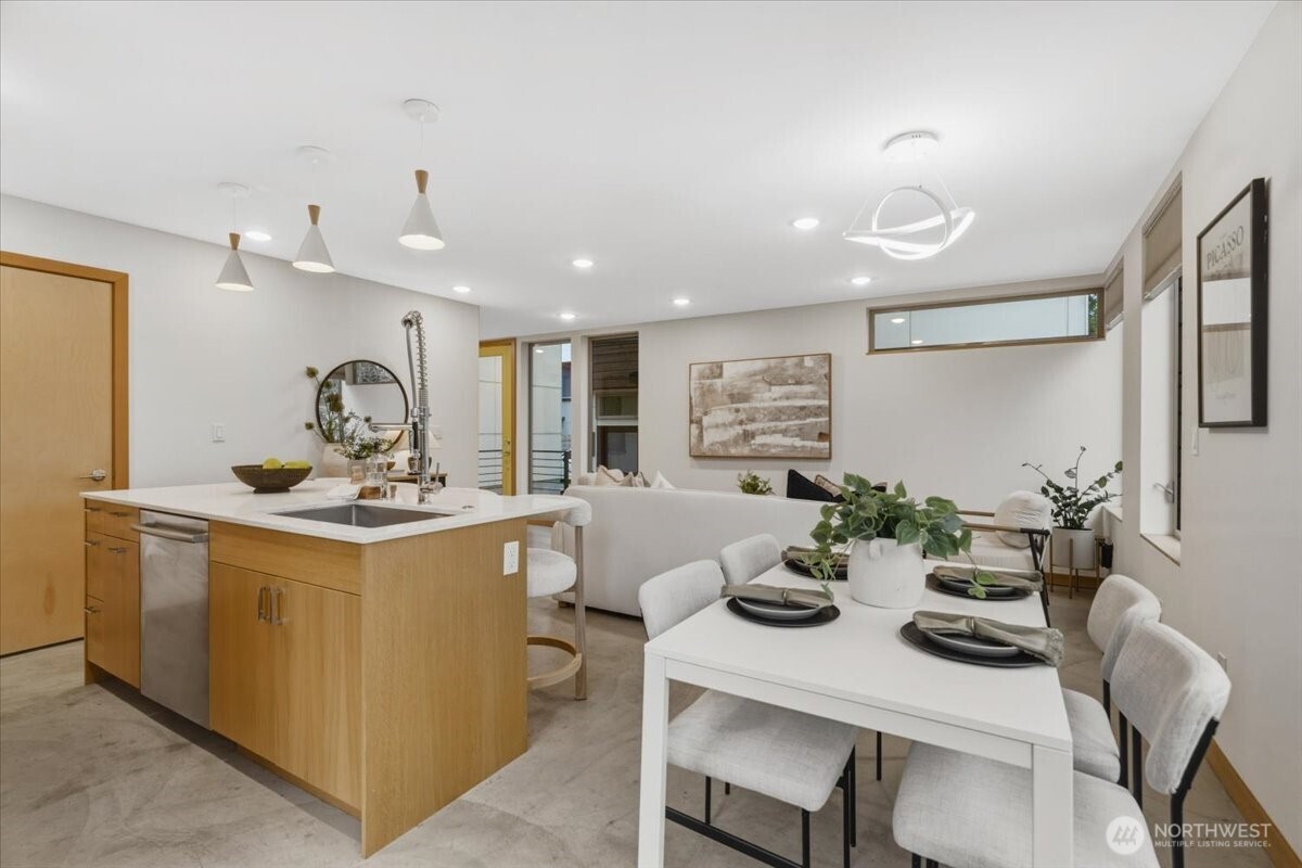 5017 Fauntleroy Way SW #B, Seattle, WA 98136