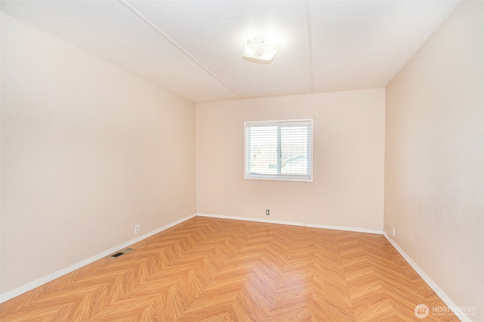 1002 Riepma Avenue , Oak Harbor, WA 98277