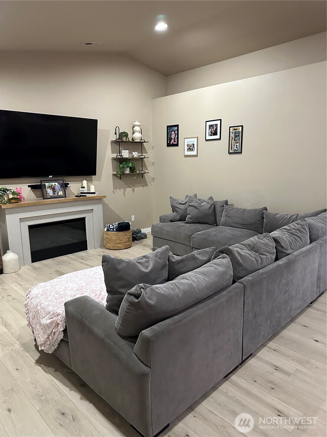 1324 E Polk Court , Moses Lake, WA 98837