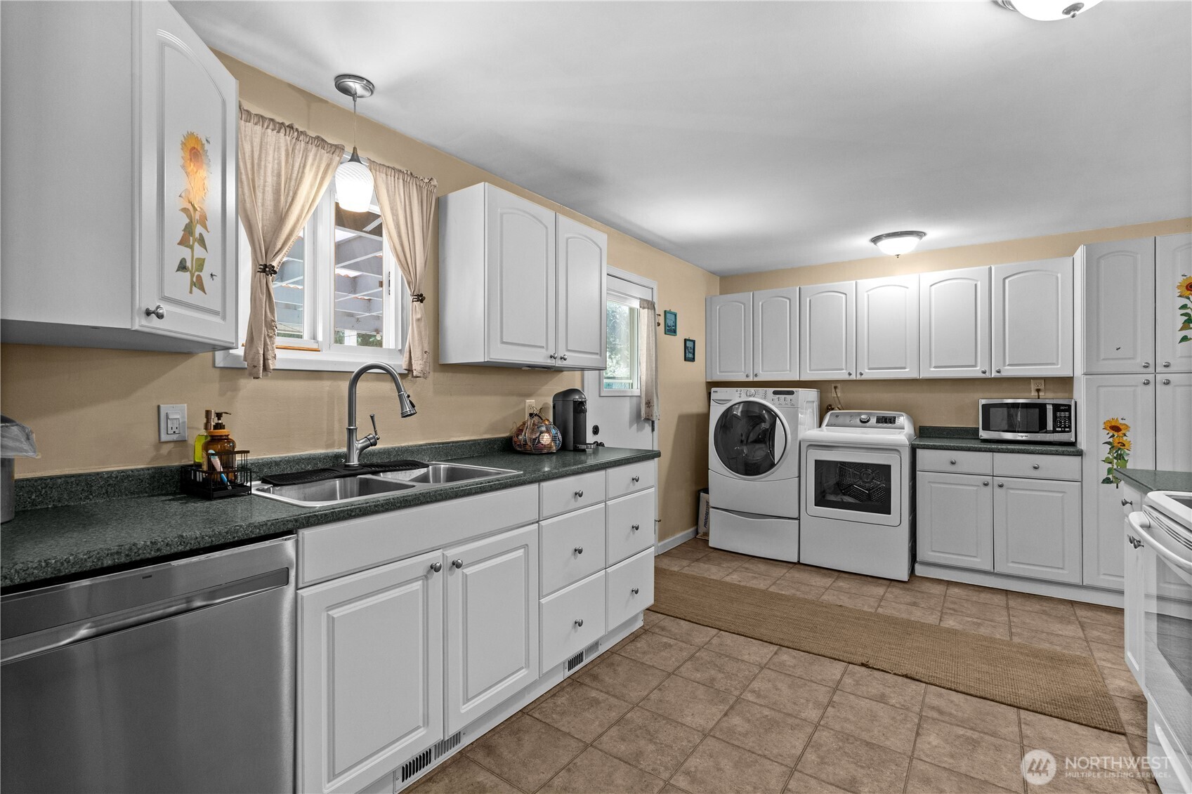 20220 8th Avenue S, Des Moines, WA 98198