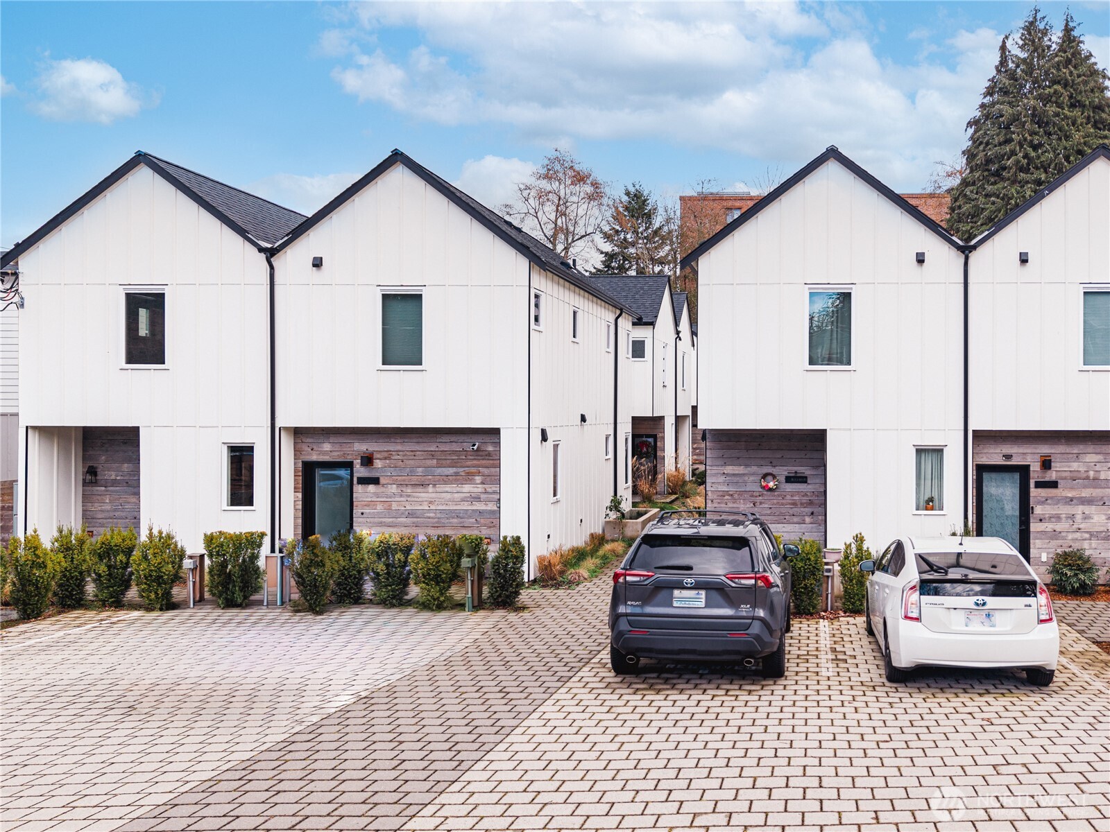 10350 Wallingford Avenue N #B, Seattle, WA 98133-9440