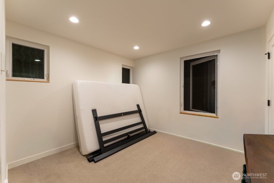 10350 Wallingford Avenue N #B, Seattle, WA 98133-9440