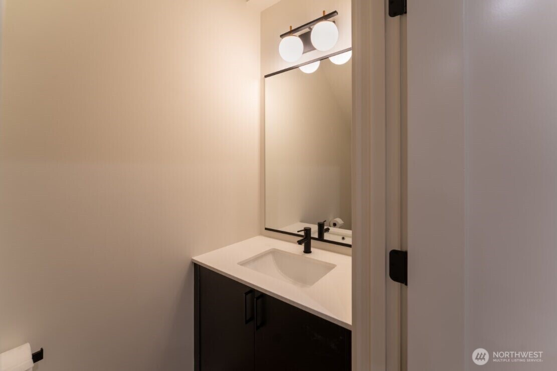 10350 Wallingford Avenue N #B, Seattle, WA 98133-9440