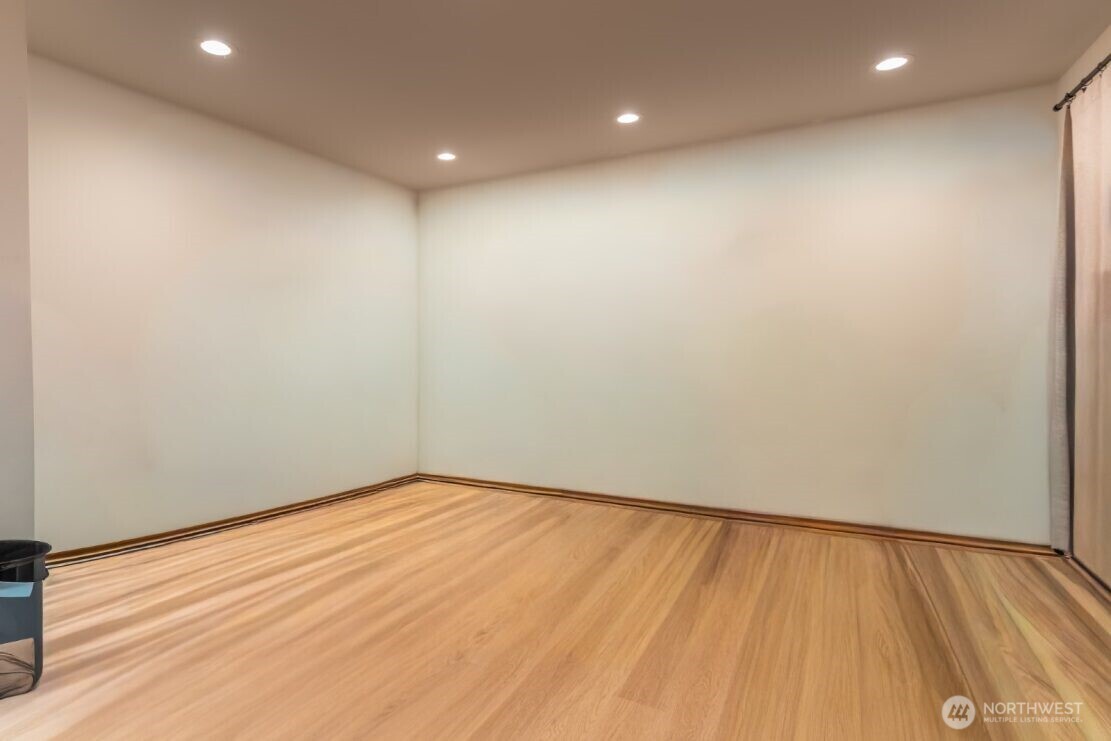 10350 Wallingford Avenue N #B, Seattle, WA 98133-9440