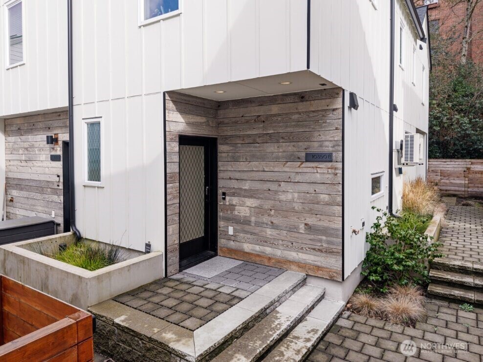 10350 Wallingford Avenue N #B, Seattle, WA 98133-9440