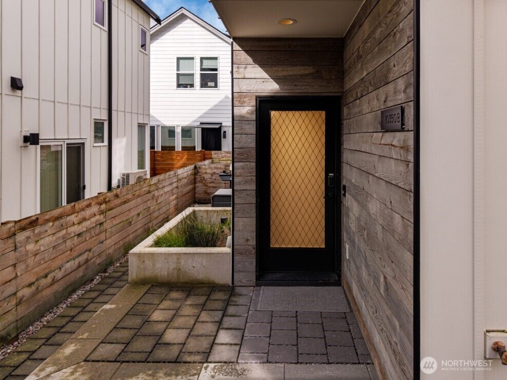 10350 Wallingford Avenue N #B, Seattle, WA 98133-9440