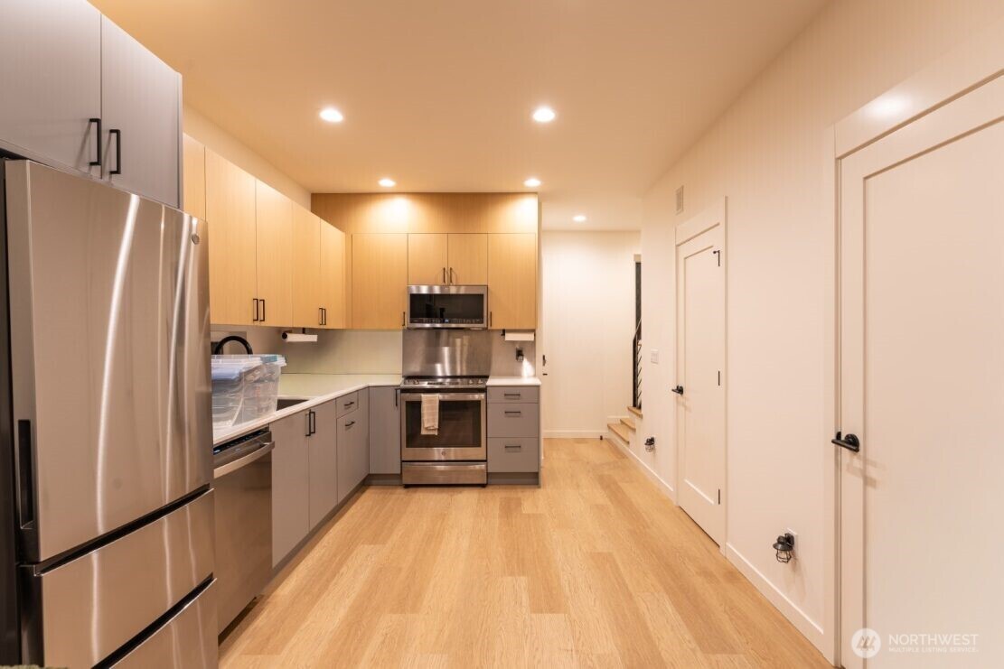 10350 Wallingford Avenue N #B, Seattle, WA 98133-9440