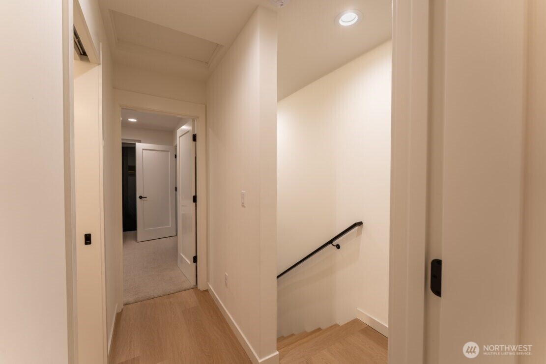 10350 Wallingford Avenue N #B, Seattle, WA 98133-9440