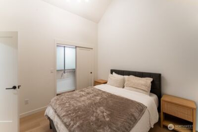 10350 Wallingford Avenue N #B, Seattle, WA 98133-9440 - Photo 11