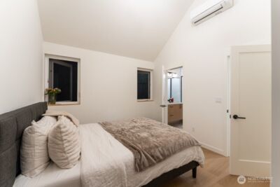 10350 Wallingford Avenue N #B, Seattle, WA 98133-9440 - Photo 12