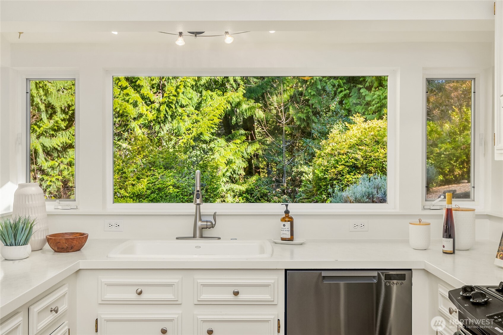 6490 NE Dapple Court , Bainbridge Island, WA 98110