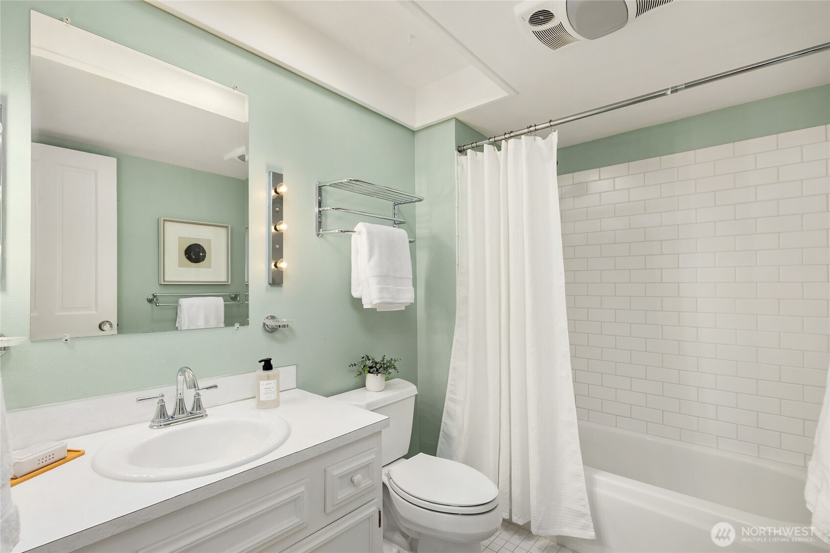 6490 NE Dapple Court , Bainbridge Island, WA 98110