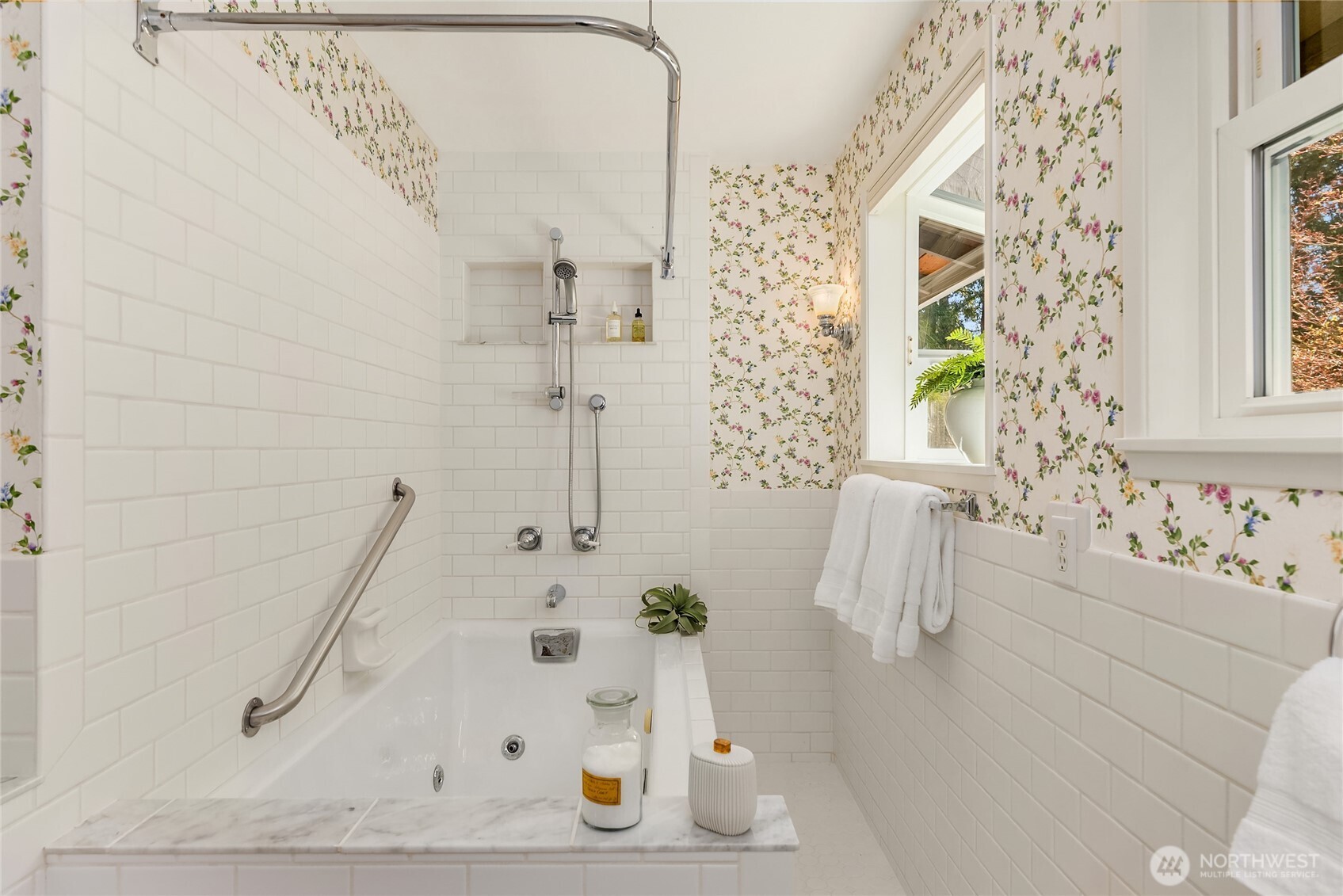 6490 NE Dapple Court , Bainbridge Island, WA 98110