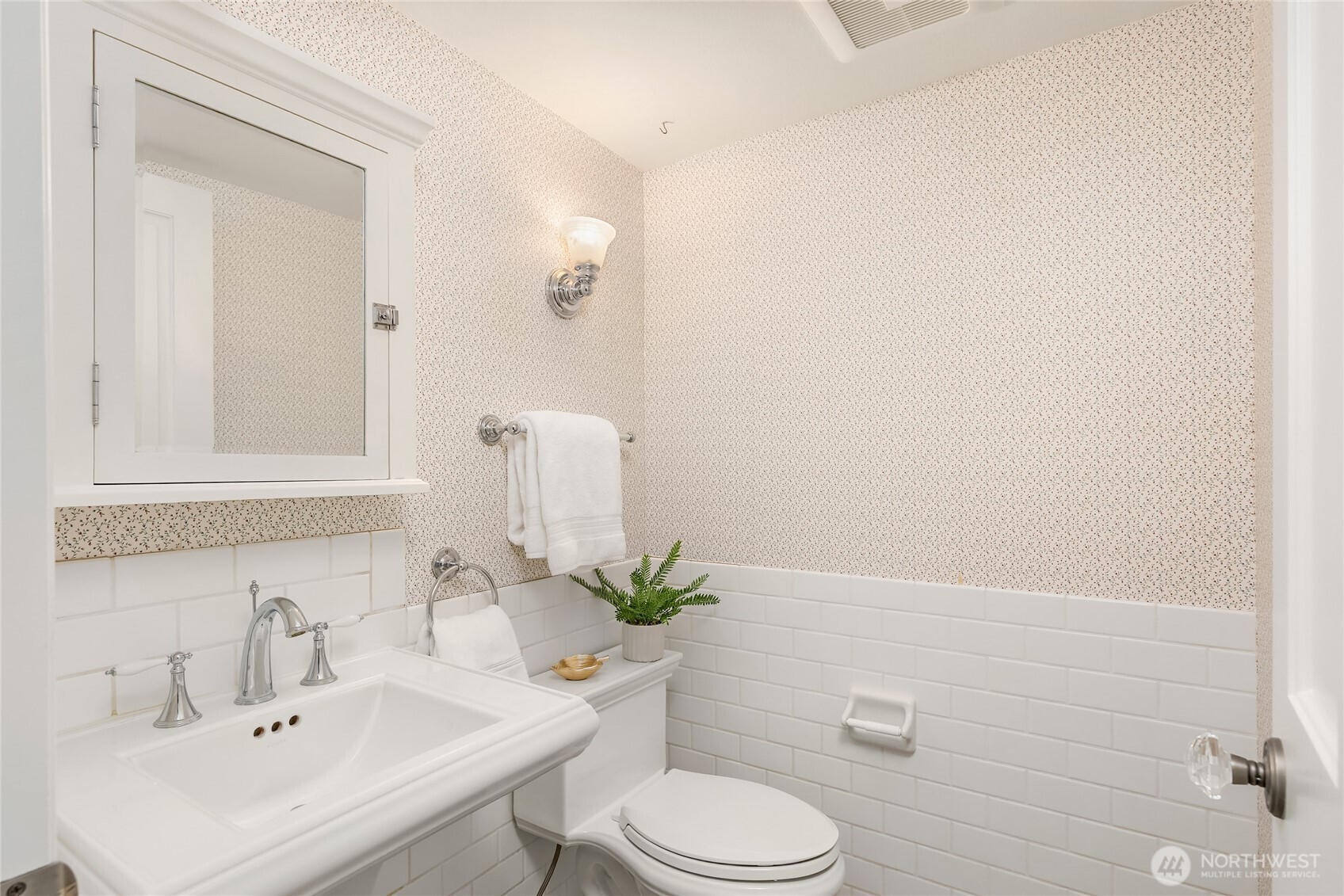 6490 NE Dapple Court , Bainbridge Island, WA 98110