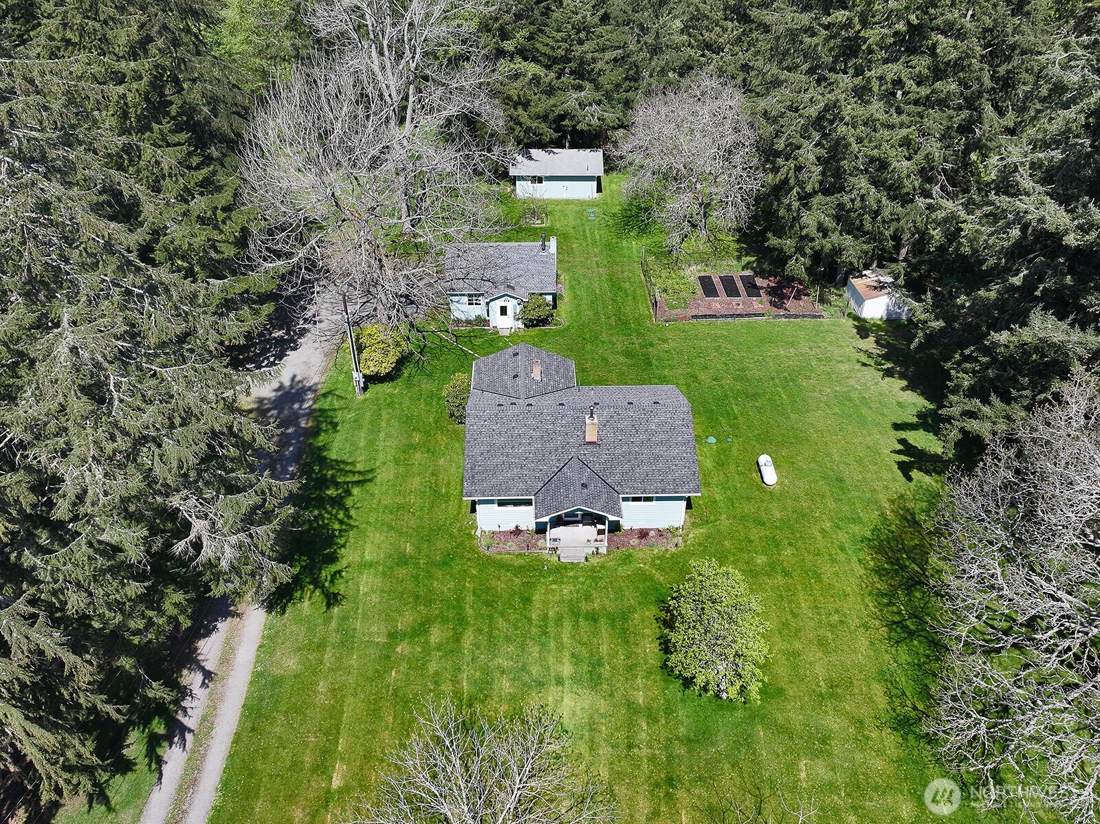 397 Lagoon Point Road , Greenbank, WA 98253