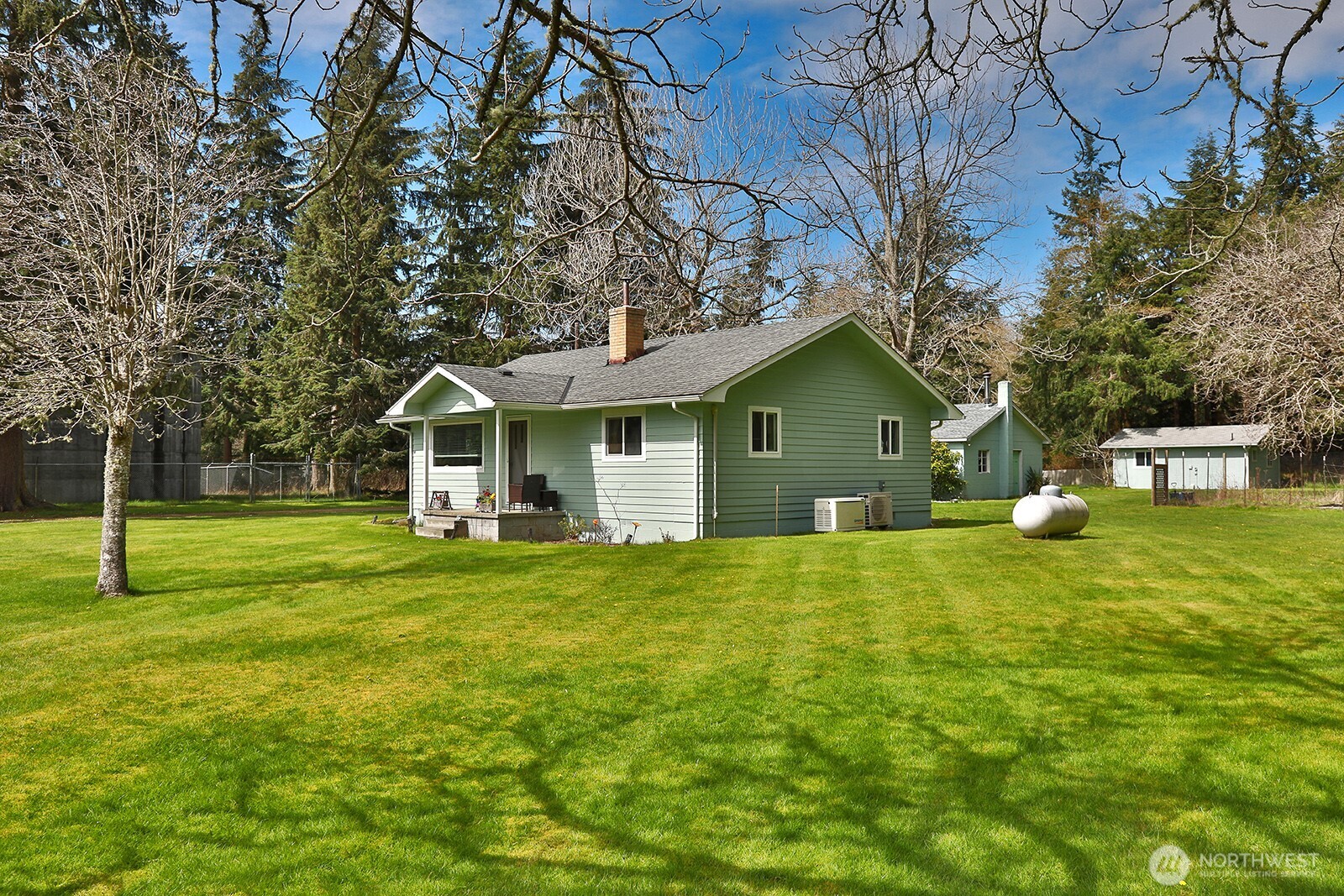 397 Lagoon Point Road , Greenbank, WA 98253