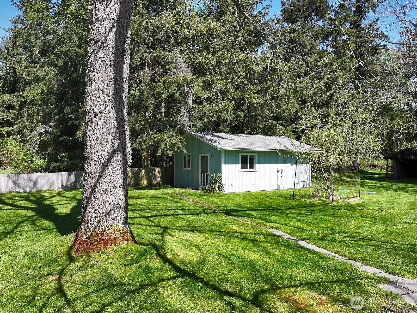397 Lagoon Point Road , Greenbank, WA 98253