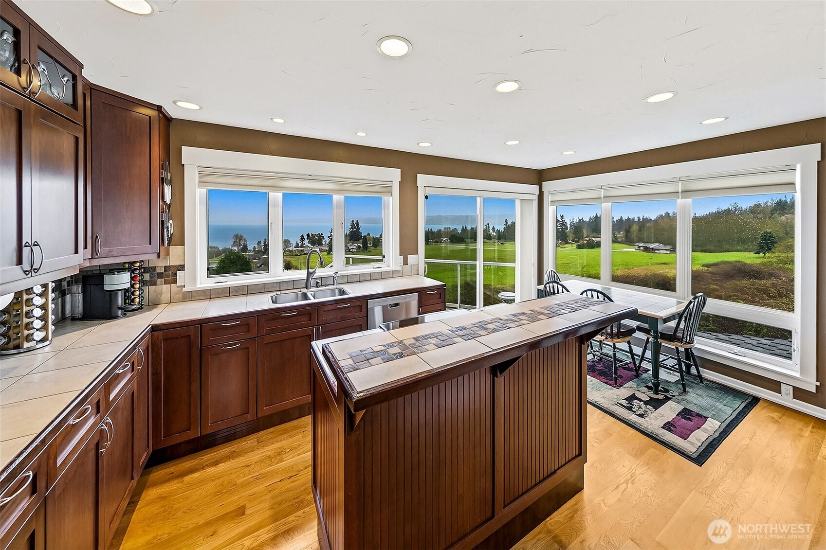 6595 Anderson Road , Clinton, WA 98236