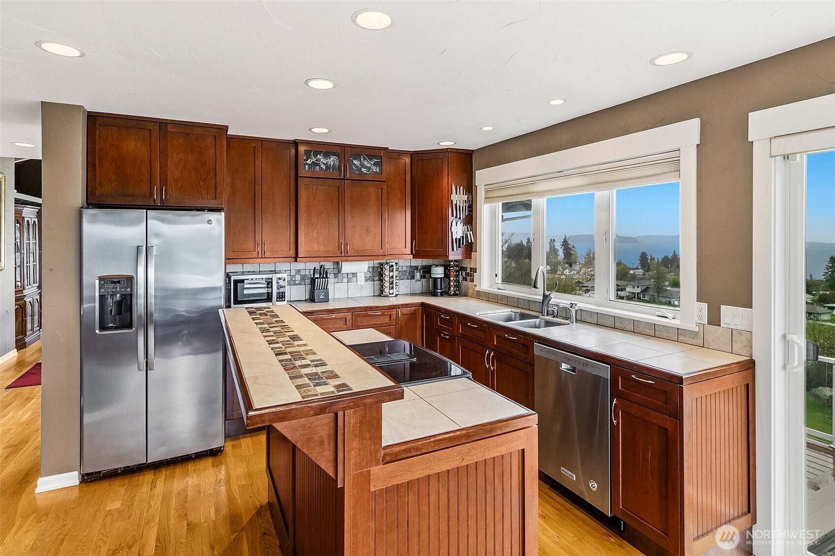 6595 Anderson Road , Clinton, WA 98236