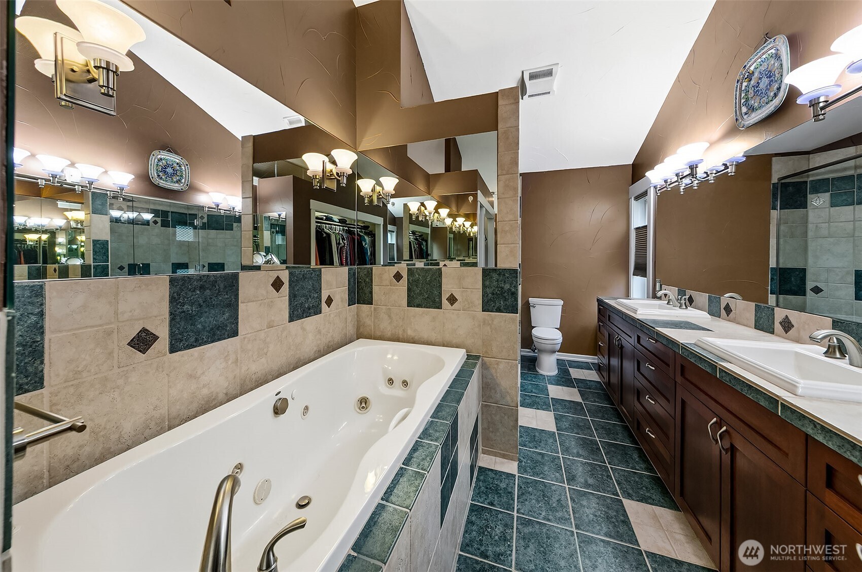 6595 Anderson Road , Clinton, WA 98236