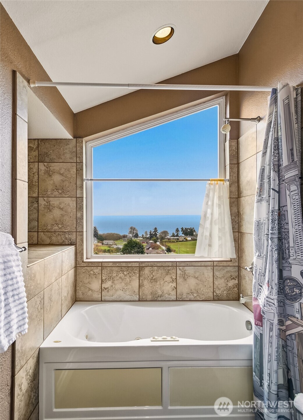 6595 Anderson Road , Clinton, WA 98236