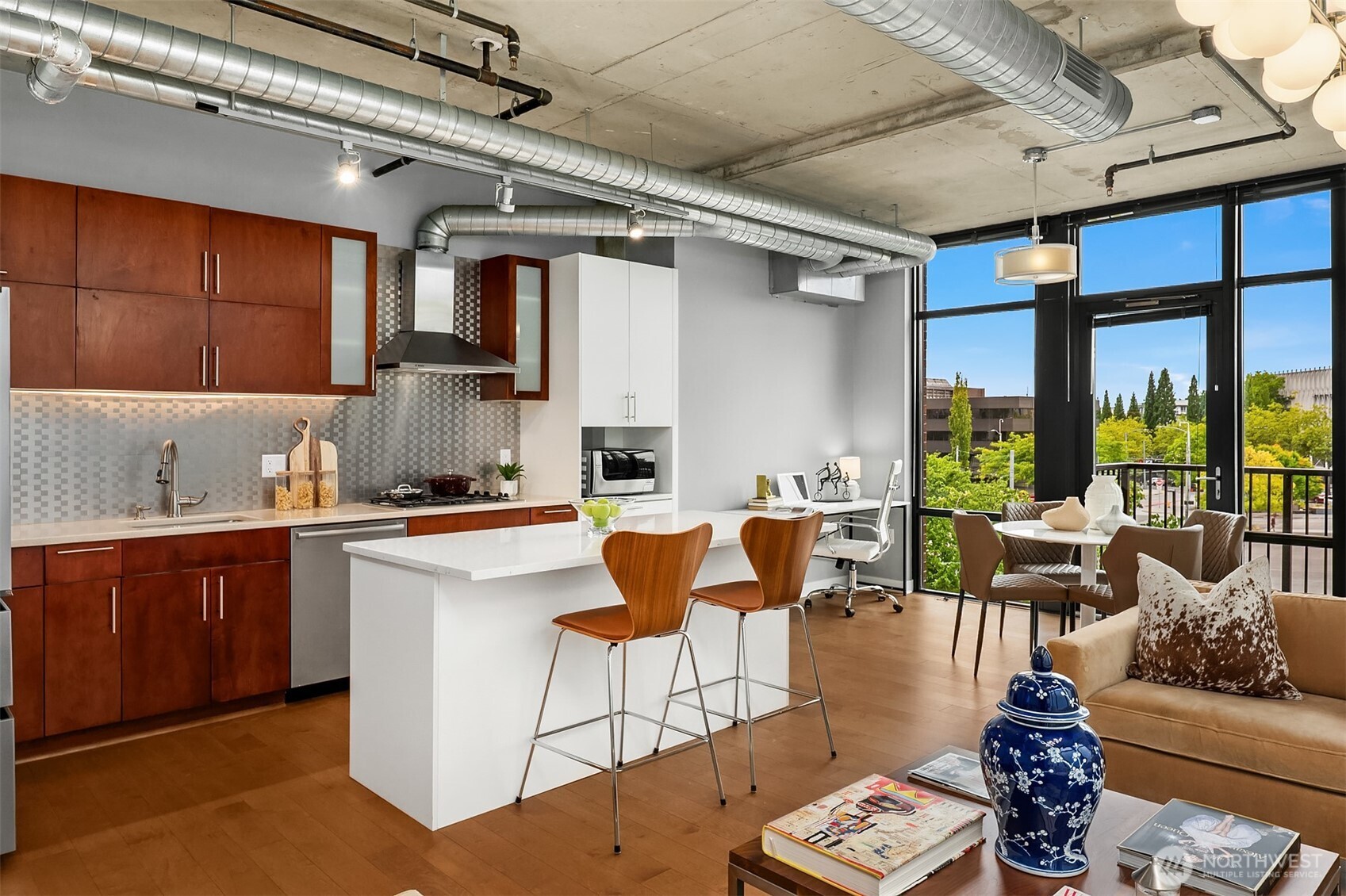 2720 3rd Avenue #405, Seattle, WA 98121