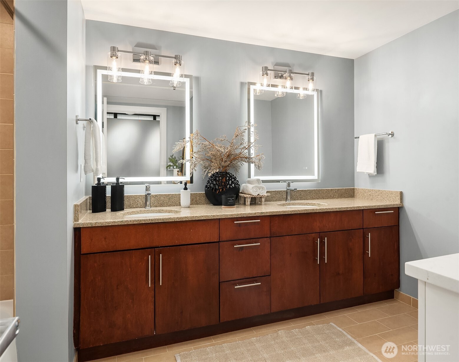 2720 3rd Avenue #405, Seattle, WA 98121