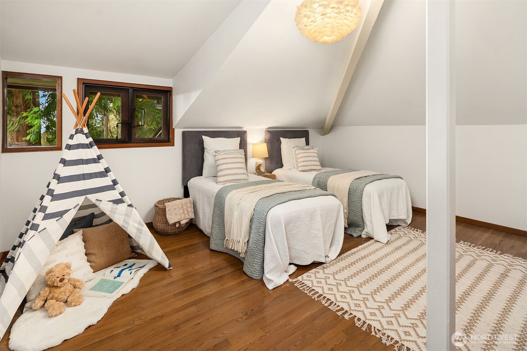 12210 NE 39th Street , Bellevue, WA 98005