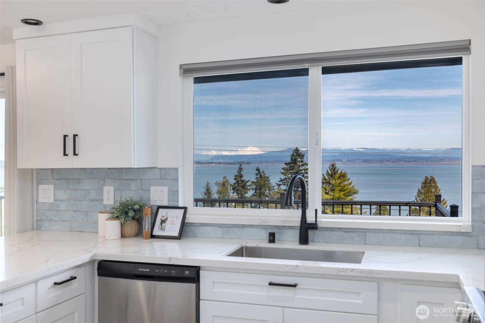 1345 Rainbow Lane , Camano Island, WA 98282