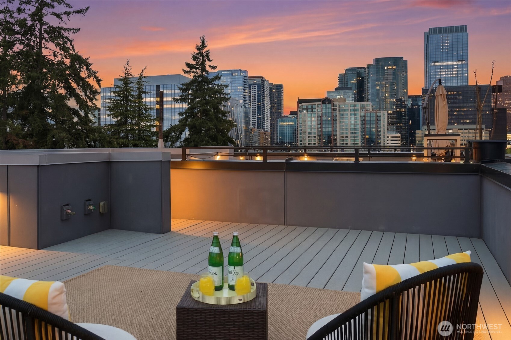10712 SE 2nd Street , Bellevue, WA 98004-6206