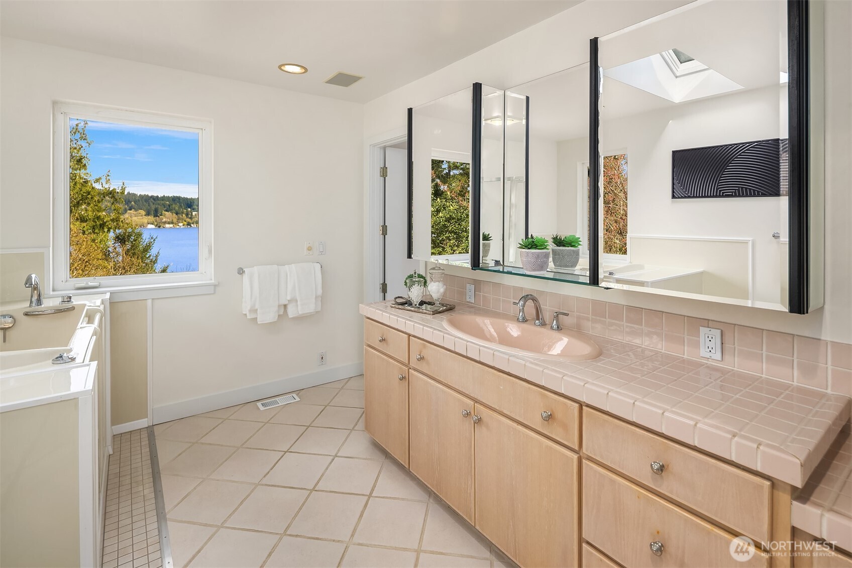 1458 W Lake Sammamish Parkway NE, Bellevue, WA 98008-3316