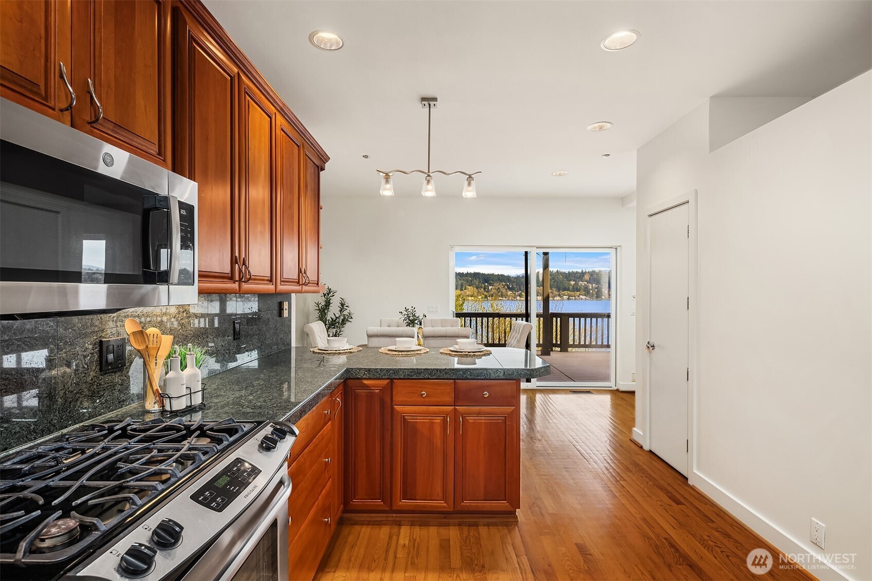 1458 W Lake Sammamish Parkway NE, Bellevue, WA 98008-3316