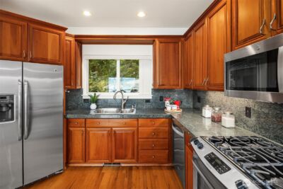 1458 W Lake Sammamish Parkway NE, Bellevue, WA 98008-3316 - Photo 7