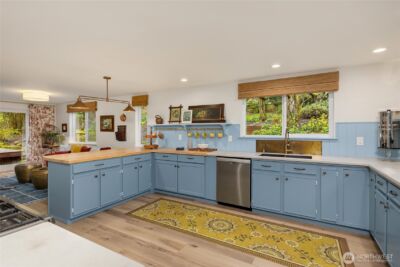 15335 Sunrise Drive NE, Bainbridge Island, WA 98110 - Photo 17