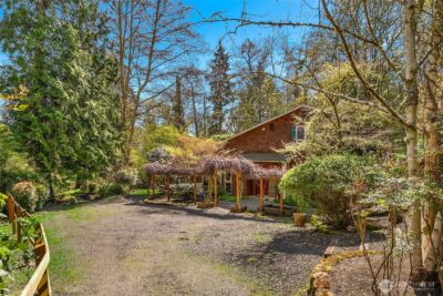 15335 Sunrise Drive NE, Bainbridge Island, WA 98110 - Photo 2
