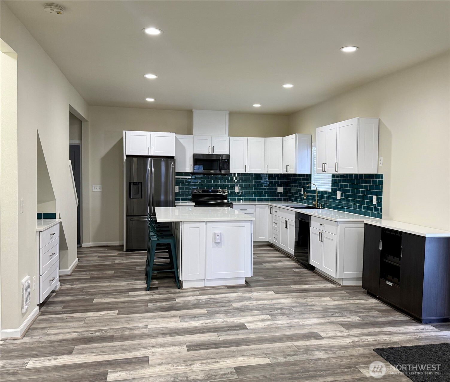 5016 Tacoma Mall Blvd , Tacoma, WA 98409