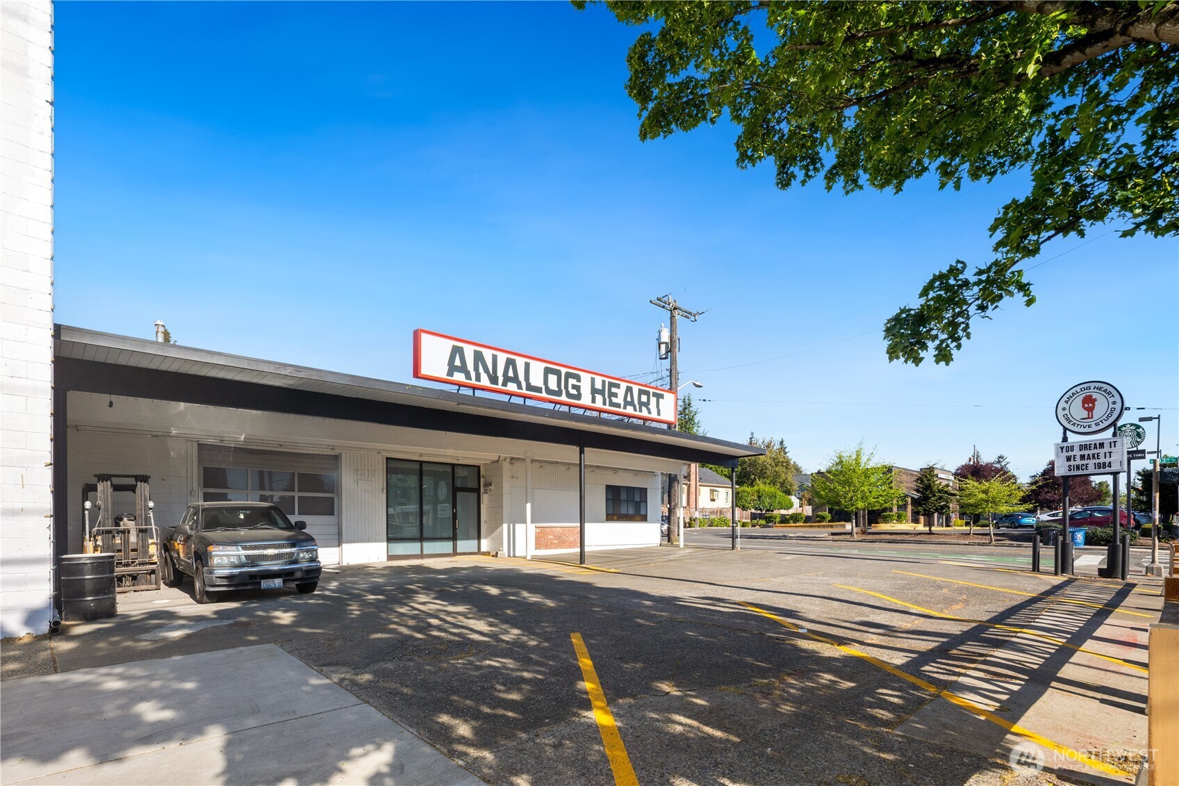 8211 Aurora Avenue N, Seattle, WA 98103